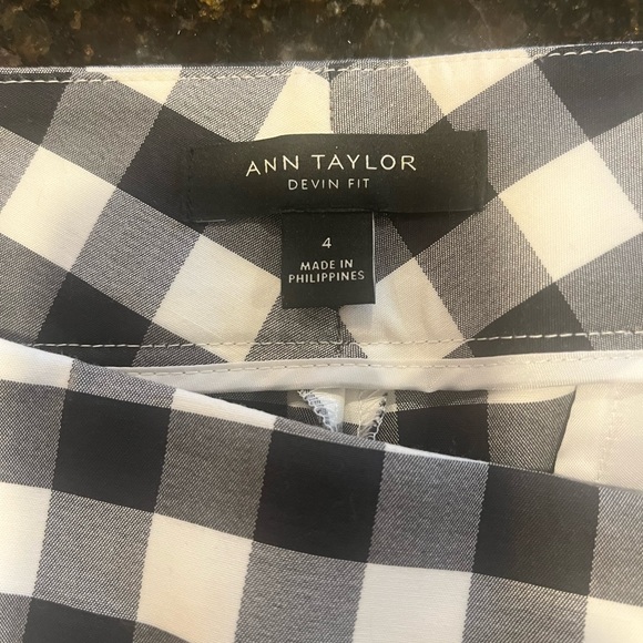 Ann Tayler Devin fit Straight Leg Capri Pant sized 4 - Picture 4 of 5